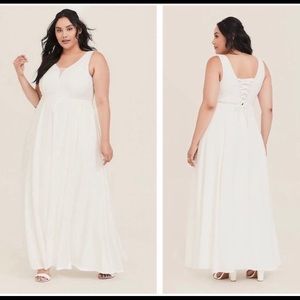 SPECIAL OCCASION IVORY JACQUARD SWEETHEART GOWN